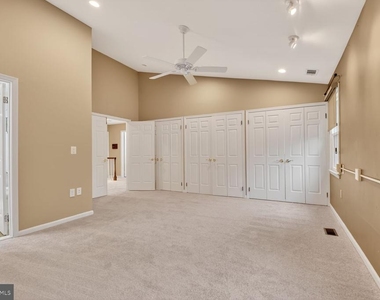 7435 Crestberry Lane - Photo Thumbnail 19