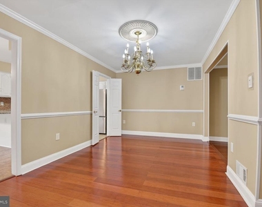 7435 Crestberry Lane - Photo Thumbnail 9
