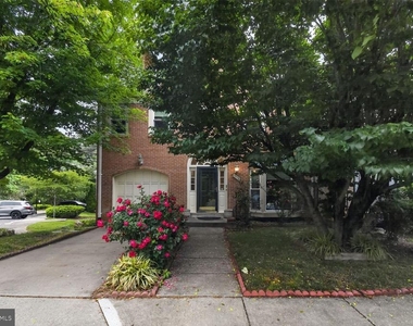 7435 Crestberry Lane - Photo Thumbnail 1