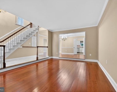 7435 Crestberry Lane - Photo Thumbnail 7