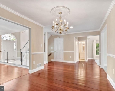 7435 Crestberry Lane - Photo Thumbnail 12