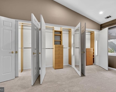 7435 Crestberry Lane - Photo Thumbnail 35