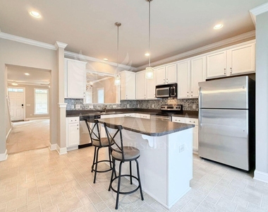 7754 Acc Boulevard - Photo Thumbnail 10