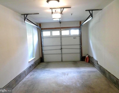 10808 Warfield Place - Photo Thumbnail 4