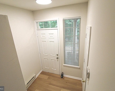 10808 Warfield Place - Photo Thumbnail 6