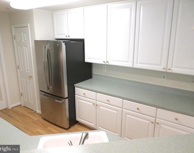 10808 Warfield Place - Photo Thumbnail 12