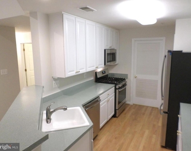 10808 Warfield Place - Photo Thumbnail 11