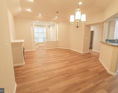 10808 Warfield Place - Photo Thumbnail 8