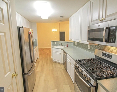 10808 Warfield Place - Photo Thumbnail 13
