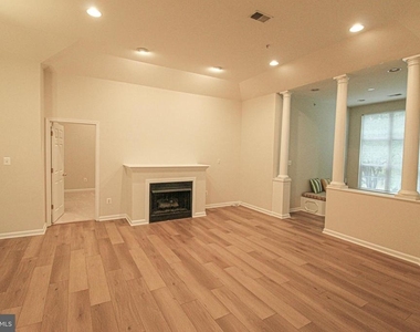 10808 Warfield Place - Photo Thumbnail 7