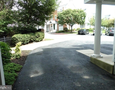 10808 Warfield Place - Photo Thumbnail 5