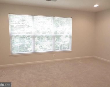 10808 Warfield Place - Photo Thumbnail 23