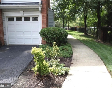 10808 Warfield Place - Photo Thumbnail 2