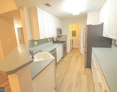 10808 Warfield Place - Photo Thumbnail 14