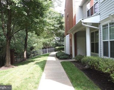10808 Warfield Place - Photo Thumbnail 3