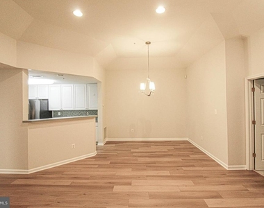 10808 Warfield Place - Photo Thumbnail 9