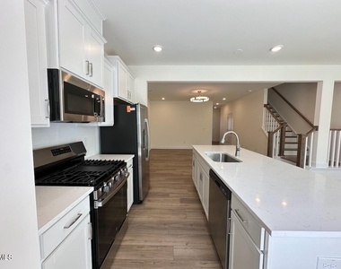 947 Kensley Grove Lane - Photo Thumbnail 10