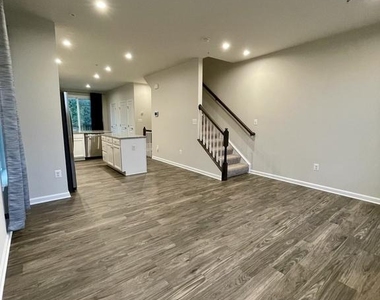 7042 Cedar Avenue - Photo Thumbnail 4