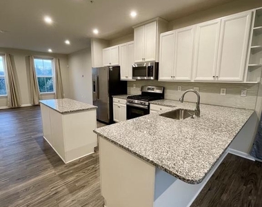 7042 Cedar Avenue - Photo Thumbnail 2