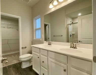 7042 Cedar Avenue - Photo Thumbnail 7