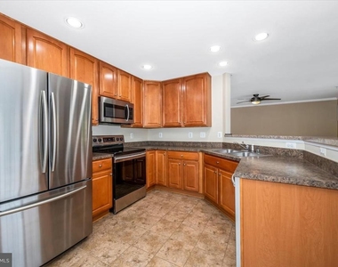 2501 Hemingway Drive - Photo Thumbnail 10