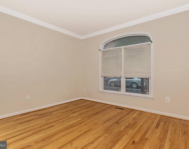 7 South Street W - Photo Thumbnail 4