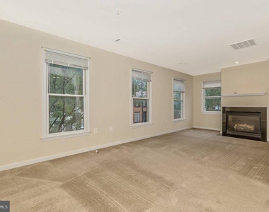 7 South Street W - Photo Thumbnail 15