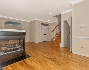 7 South Street W - Photo Thumbnail 9