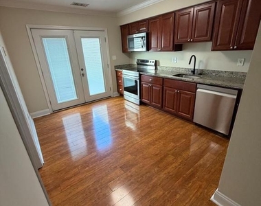 534 Lancaster Place - Photo Thumbnail 6