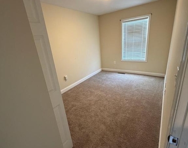 534 Lancaster Place - Photo Thumbnail 9