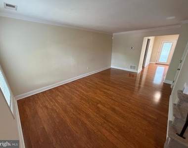 534 Lancaster Place - Photo Thumbnail 1