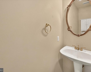 6430 Bellevue Place - Photo Thumbnail 16