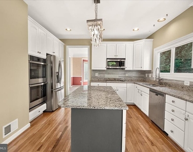 6430 Bellevue Place - Photo Thumbnail 7