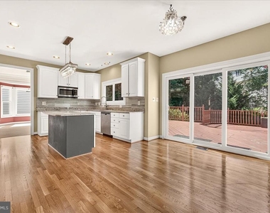 6430 Bellevue Place - Photo Thumbnail 6
