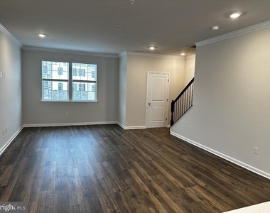 30 Merion Avenue - Photo Thumbnail 10