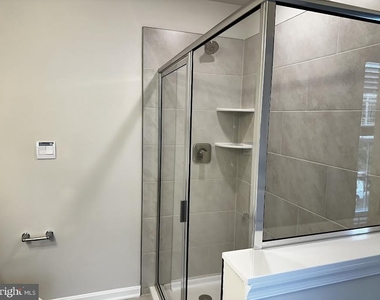 30 Merion Avenue - Photo Thumbnail 8