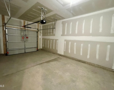 7424 Bourbon Briar Drive - Photo Thumbnail 31
