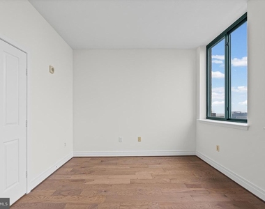 414 Water Street - Photo Thumbnail 13