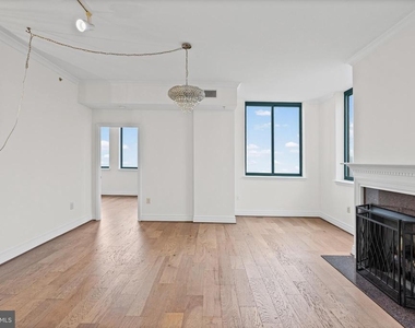 414 Water Street - Photo Thumbnail 9
