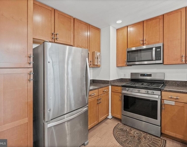 414 Water Street - Photo Thumbnail 4