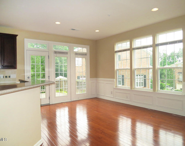 300 Christine Court - Photo Thumbnail 9