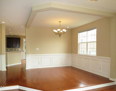 300 Christine Court - Photo Thumbnail 5
