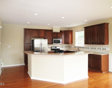 300 Christine Court - Photo Thumbnail 8