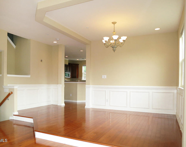 300 Christine Court - Photo Thumbnail 4