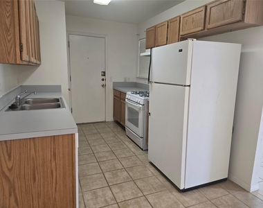 1915 Alex Ave - Photo Thumbnail 1