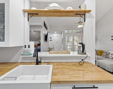 1015 E Yager Ln - Photo Thumbnail 14