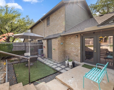 1015 E Yager Ln - Photo Thumbnail 30