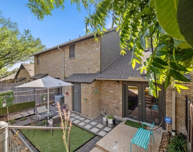1015 E Yager Ln - Photo Thumbnail 31