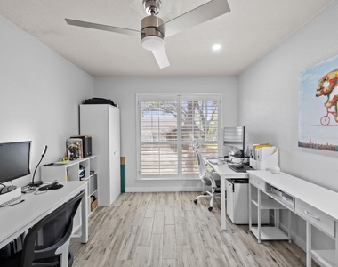 1015 E Yager Ln - Photo Thumbnail 19