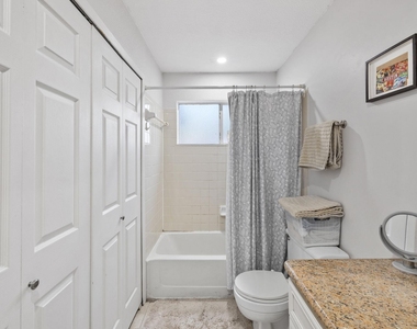 1015 E Yager Ln - Photo Thumbnail 17